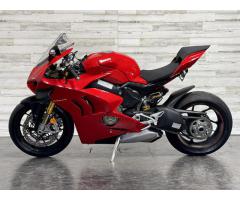 2018 Ducati panigale V4 (+971561943867)