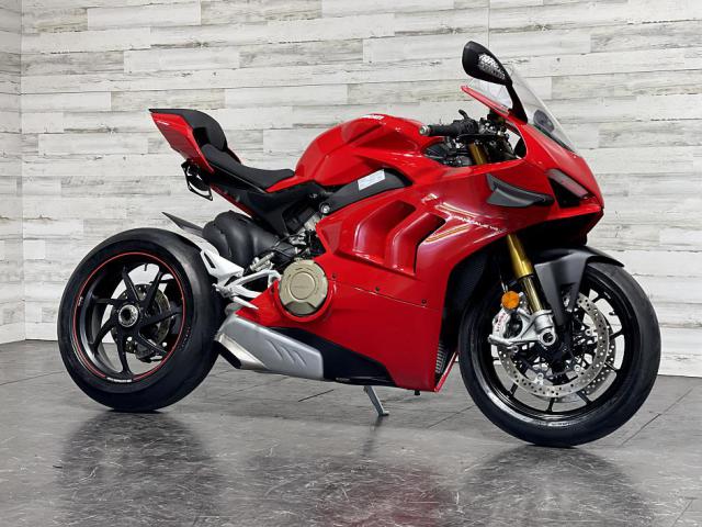 2018 Ducati panigale V4 (+971561943867)