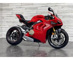 2018 Ducati panigale V4 (+971561943867)