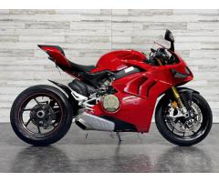 2018 Ducati panigale V4 (+971561943867)