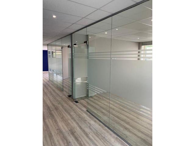 GLASS DOOR & GLASS PARTITION MAKER DUBAI : 055-7274240