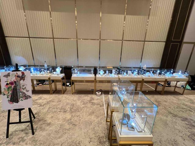 Luxury Jewelry Display Showcases for Rent – Perfect for Events & Exhibitions