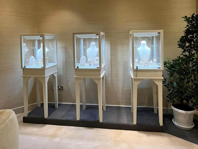 Jewelry Display Stand in UAE | Best Display Stand Suppliers