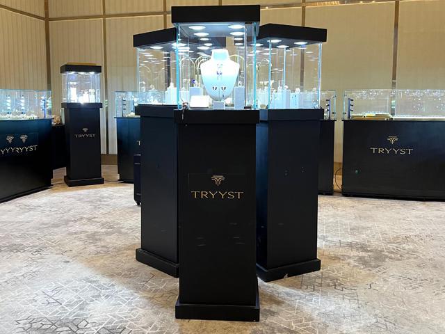 Rent a Display Showcase for Jewelry Exhibition in UAE