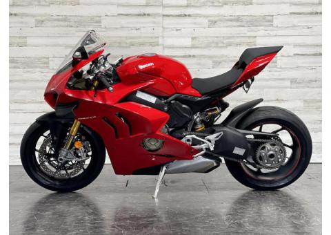 2018 Ducati panigale V4 (+971561943867)