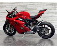 2018 Ducati panigale V4 (+971561943867)