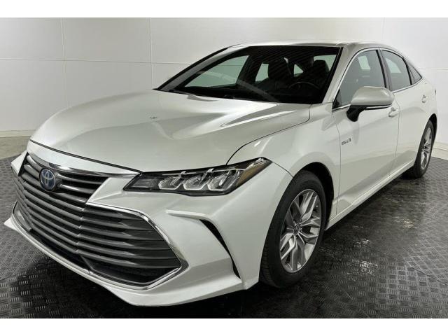 2021 Toyota Avalon Hybrid XLE FWD whatsapp +971586703639