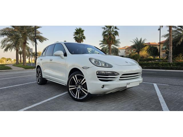 PORSCHE CAYENNE GCC CLEAN CONDITION 2013