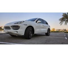 PORSCHE CAYENNE GCC CLEAN CONDITION 2013