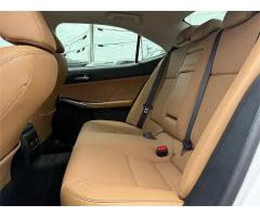 2019 Lexus IS 300 / 9