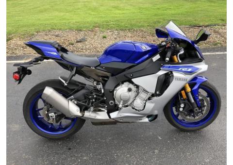 2015 YAMAHA YZF-R1 whatsapp +971586703639