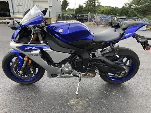 2015 YAMAHA YZF-R1 whatsapp +971586703639