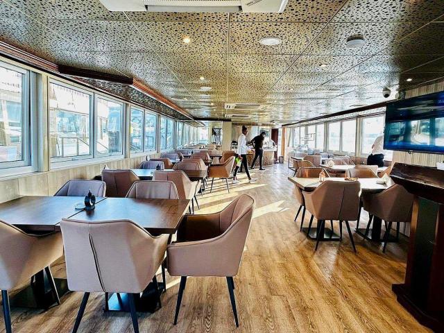 Cruise Dinner Abu Dhabi - Seeking luxury, authentic culture, or romantic intimacy