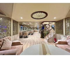 Cruise Dinner Abu Dhabi - Seeking luxury, authentic culture, or romantic intimacy