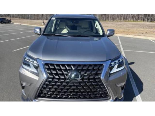 2023 Lexus GX 460 Premium 4WD whatsapp +971586703639