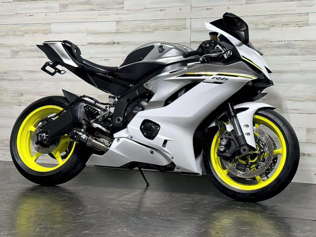 2017 Yamaha R6 (+971551975356)