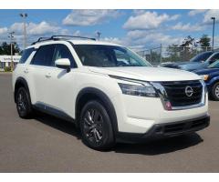 2022 Nissan Pathfinder SV 4WD whatsapp +971586703639