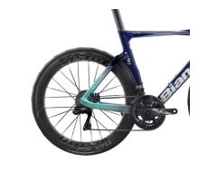 2026 Bianchi Oltre RC TEAM BAHRAIN VICTORIOUS Road Bike | KINGCYCLESPORT