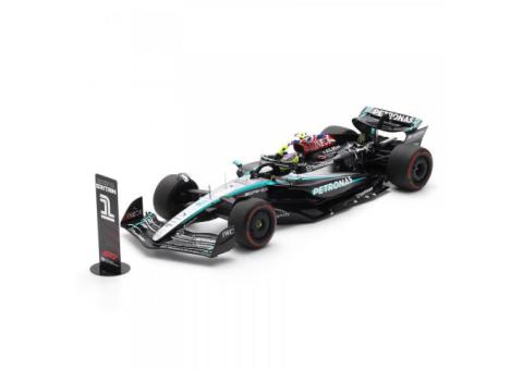 Spark Mercedes F1 W15 w. Flag - 1st 2024 British Grand Prix 1:12 Model Car (MEGATRONTOYS)