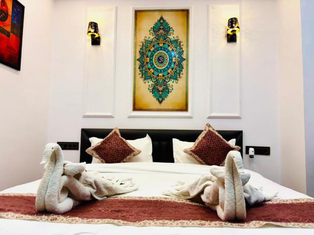 Hotel In Ayodhya Near Railway Station