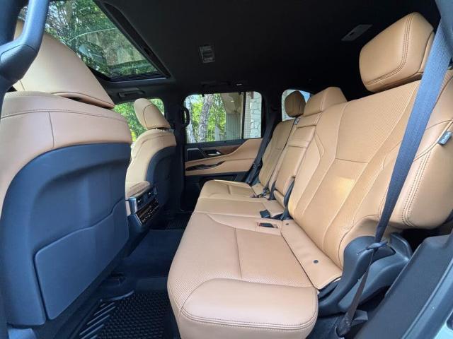 2025 Lexus LX 600 Luxury AWD WhatsApp(+971586703639)