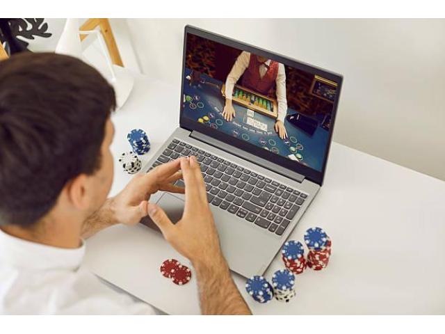 How Digital Nomads Explore Local Culture and Poker Online Singapore