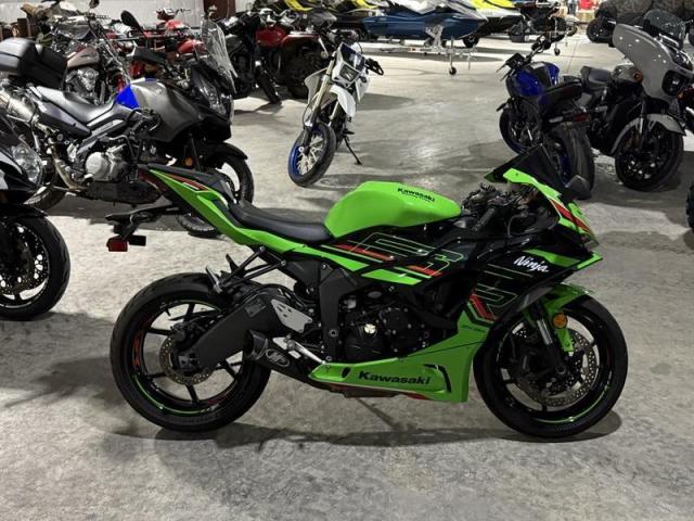 2024 Kawasaki Ninja ZX-6R Metallic Flat Spark Black Ebony