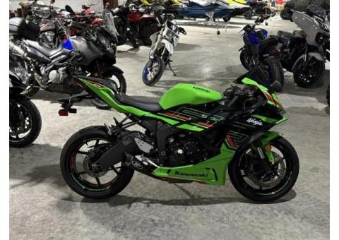 2024 Kawasaki Ninja ZX-6R Metallic Flat Spark Black Ebony
