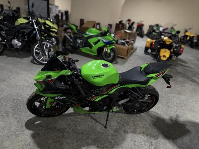 2024 Kawasaki Ninja ZX-6R Metallic Flat Spark Black Ebony
