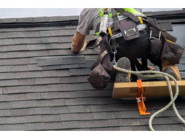 How Do You Find the Best Roofing Contractor Near Me After a Storm