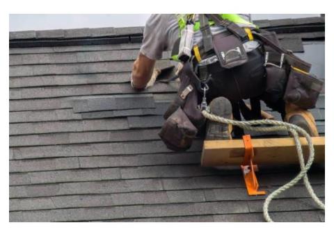 How Do You Find the Best Roofing Contractor Near Me After a Storm